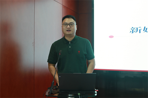 王贵洲讲课.jpg